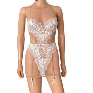 NWOT Victoria’s Secret Lace Mesh Garter Bustier Corset 34C
